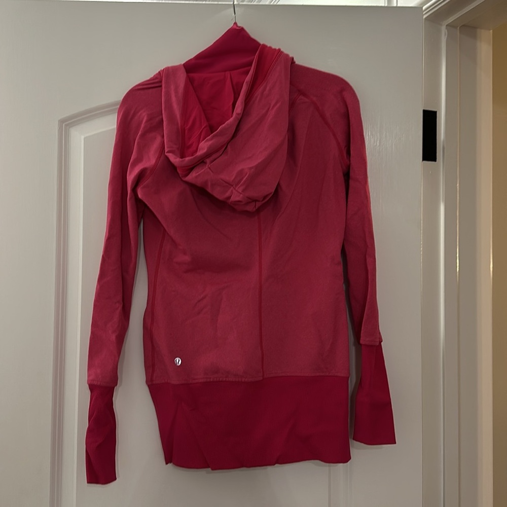 Lightweight Lululemon jacket with hoodie - Picture 2 of 4